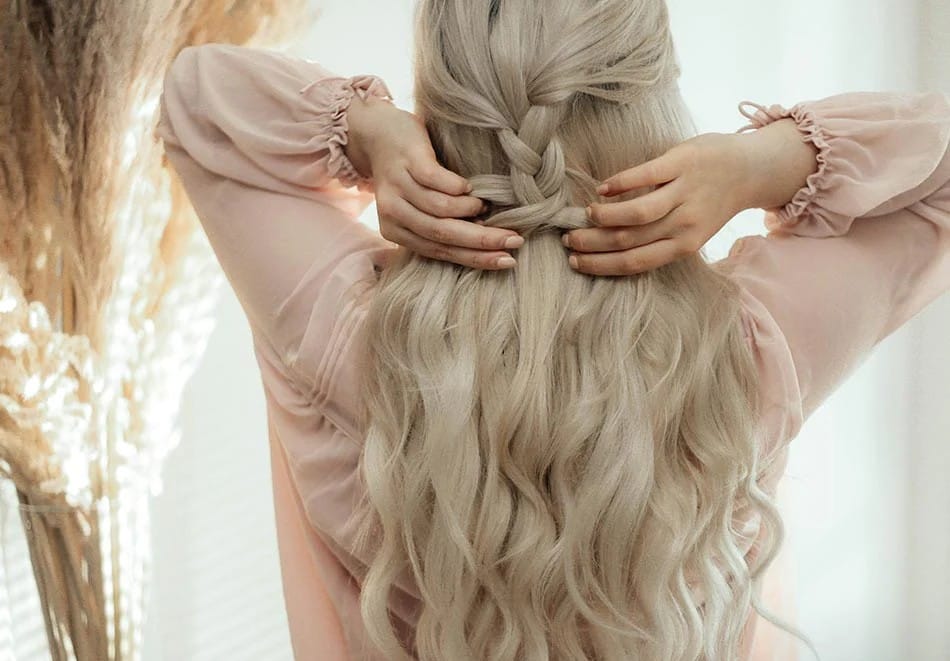 Using-Hair-Extensions-Like-A-Professional-With-These-Hair-Hacks