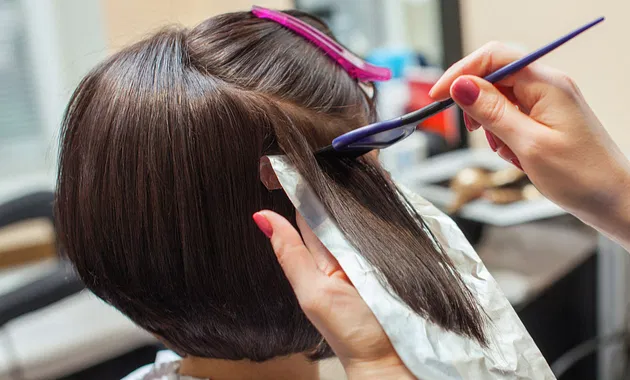 Split-Colored-Hair-Rocking-Two-Toned-Styles-in-2024